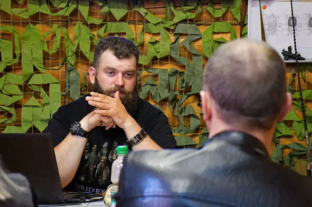 Жителей Поронайска бесплатно обучают огневой подготовке и тактической медицине