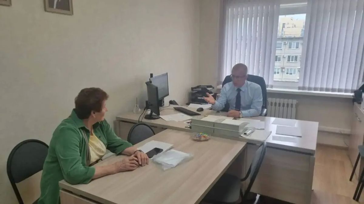 Руководитель Госжилинспекции Сахалинской области Юрий Дробышев провел личный прием граждан