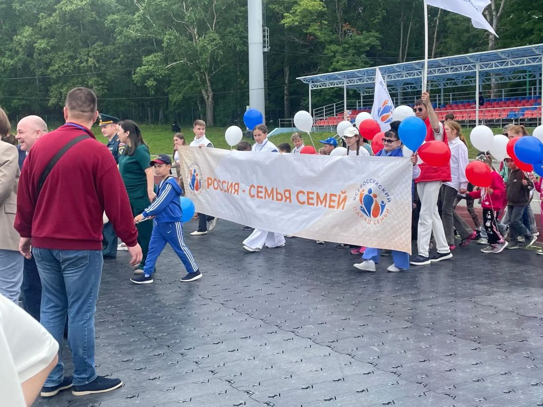 В честь Дня семьи, любви и верности сегодня в городском парке им. Гагарина прошёл праздник для жителей и гостей островного региона В честь Дня семьи, любви и верности сегодня в городском парке им. Гагарина прошёл праздник для жителей и гостей островного региона