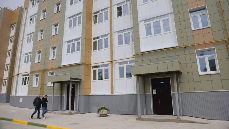Валерий Лимаренко встретился с новоселами в Охе — 80 семей получили квартиры