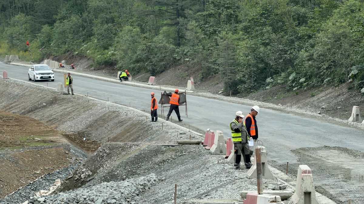 На 80 процентов выполнили объём работы строители моста через Христофоровку на автодороге Лиственничное - Охотское ("охотская трасса" - довольно оживлённое направление в том числе на популярные места отдыха на морском... На 80 процентов выполнили объём работы строители моста через Христофоровку на автодороге Лиственничное - Охотское ("охотская трасса" - довольно оживлённое направление в том числе на популярные места отдыха на морском...