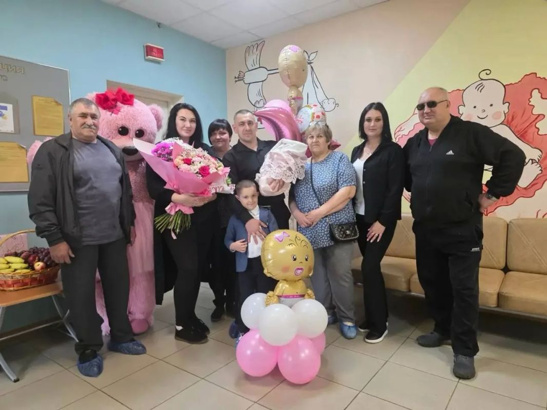 Лучший подарок в День семьи, любви и верности - выписка из роддома! В семье врачей Перницких из Поронайска сегодня состоялся такой праздник Лучший подарок в День семьи, любви и верности - выписка из роддома! В семье врачей Перницких из Поронайска сегодня состоялся такой праздник