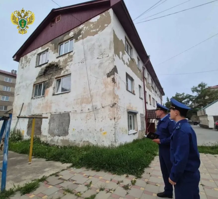 Прокуратурой Анивского района организована проверка по факту не надлежащего состояния многоквартирного дома в городе Анива