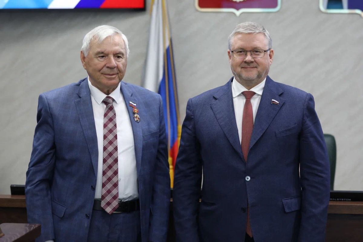 Депутаты Сахалинской облдумы удостоены наград Комитета Госдумы по обороне Депутаты Сахалинской облдумы удостоены наград Комитета Госдумы по обороне