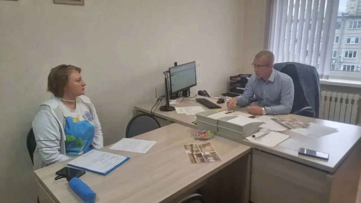 Руководитель Госжилинспекции Сахалинской области Юрий Дробышев провел личный прием граждан
