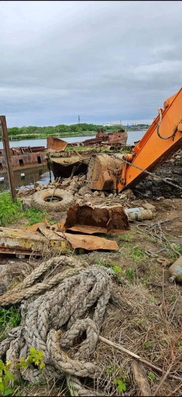 Из акватории Томаринского района удалили три судна Из акватории Томаринского района удалили три судна
