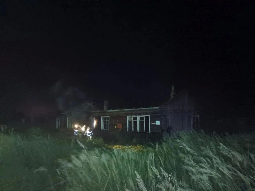 В одном из сёл Тымовского района ликвидировали пожар на площади 130 квадратных метров В одном из сёл Тымовского района ликвидировали пожар на площади 130 квадратных метров
