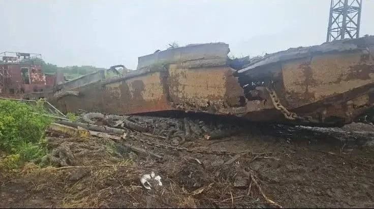Из акватории Томаринского района удалили три судна Из акватории Томаринского района удалили три судна