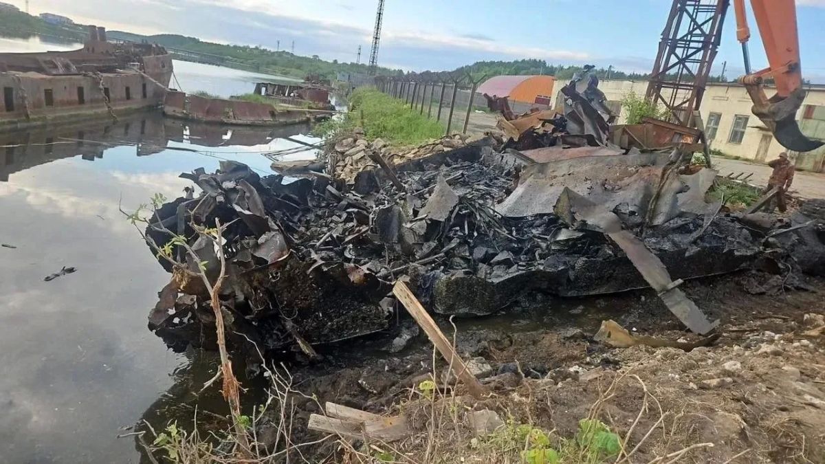 Из акватории Томаринского района удалили три судна Из акватории Томаринского района удалили три судна