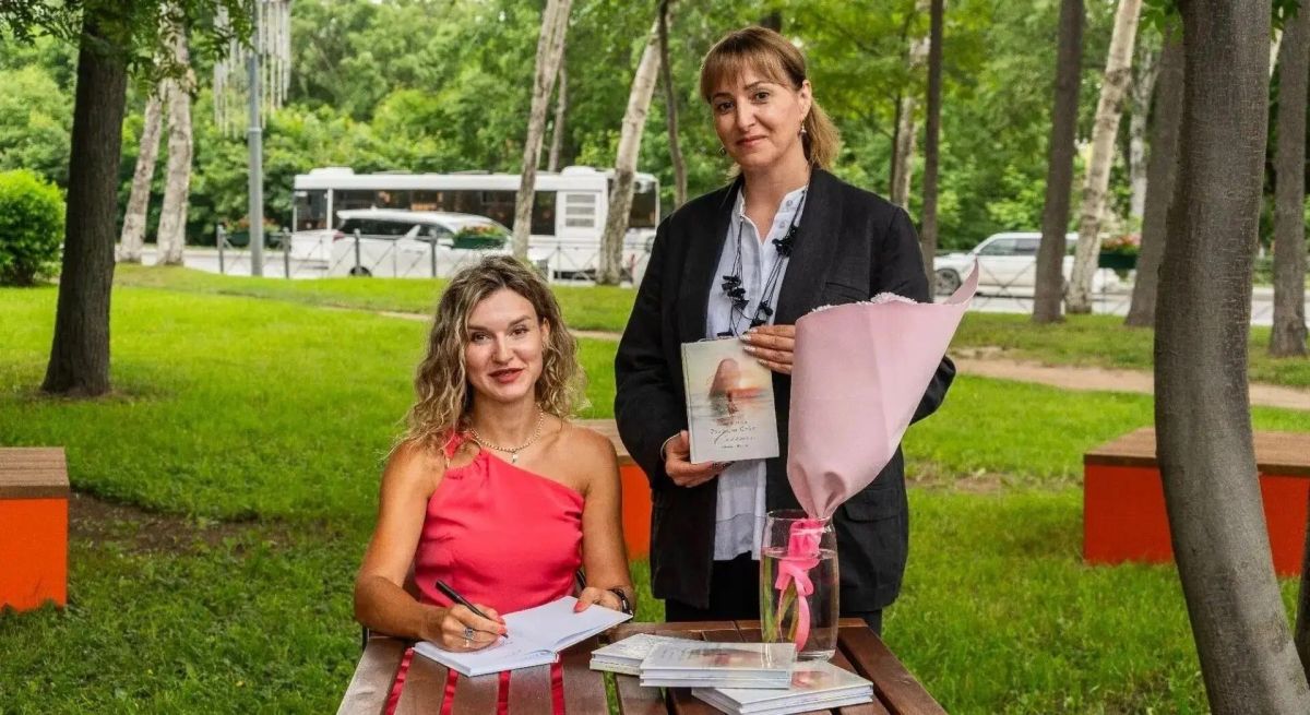 В рамках фестиваля «Городская симфония» посетила литературно-музыкальную площадку Сахалинской областной универсальной научной библиотеки им. Н.А. Тарасова, где состоялась сольная программа Анны Жилиной «За мечтой» В рамках фестиваля «Городская симфония» посетила литературно-музыкальную площадку Сахалинской областной универсальной научной библиотеки им. Н.А. Тарасова, где состоялась сольная программа Анны Жилиной «За мечтой»