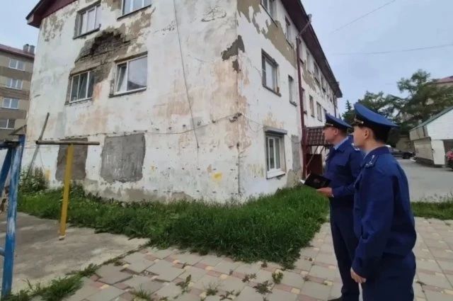 Прокуратура начала проверку по факту ненадлежащего состояния дома в Аниве