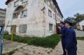 Прокуратура начала проверку по факту ненадлежащего состояния дома в Аниве