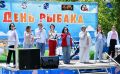 Праздничное мероприятие открыла вокальная группа песней «Итуруп, Кунашир, Шикотан»