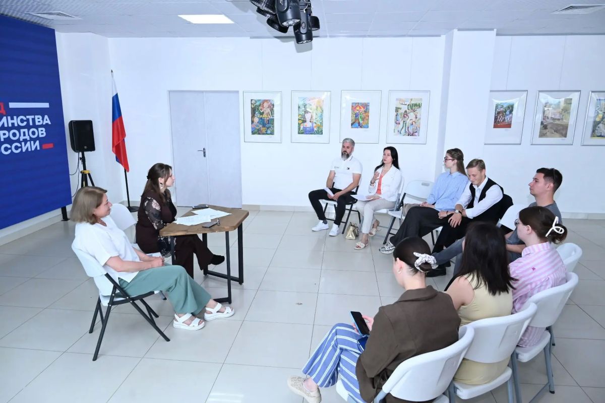 По поручению министра культуры и архивного дела Сахалинской области, в стенах Сахалинской областной детской библиотеки состоялось заседание Молодежного совета созданного при министерстве По поручению министра культуры и архивного дела Сахалинской области, в стенах Сахалинской областной детской библиотеки состоялось заседание Молодежного совета созданного при министерстве
