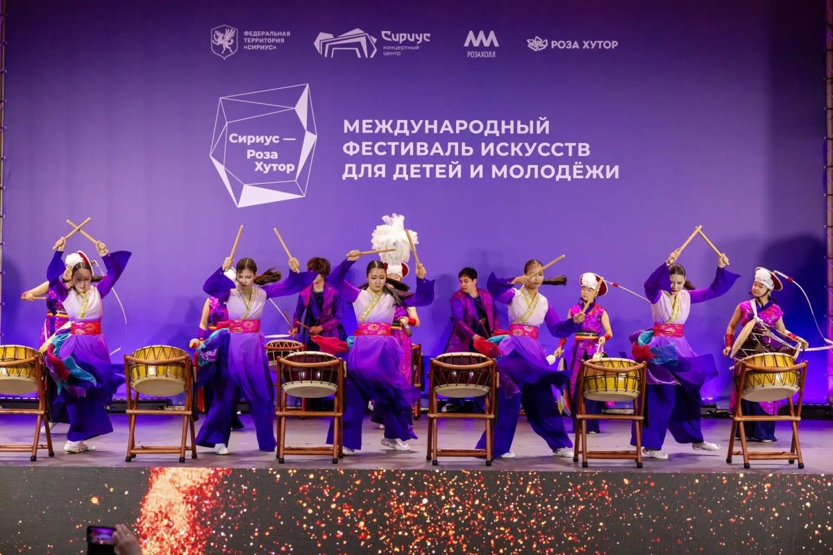 Творческие коллективы Сахалинской области с большим успехом выступили на Международном фестивале искусств «Сириус - Роза Хутор», став яркими участниками программы «Вместе мы - Россия» Творческие коллективы Сахалинской области с большим успехом выступили на Международном фестивале искусств «Сириус - Роза Хутор», став яркими участниками программы «Вместе мы - Россия»