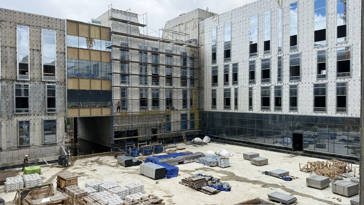 Министр строительства Николай Давыдов проинспектировал строительство научно-образовательного центра «СахалинТех» Министр строительства Николай Давыдов проинспектировал строительство научно-образовательного центра «СахалинТех»