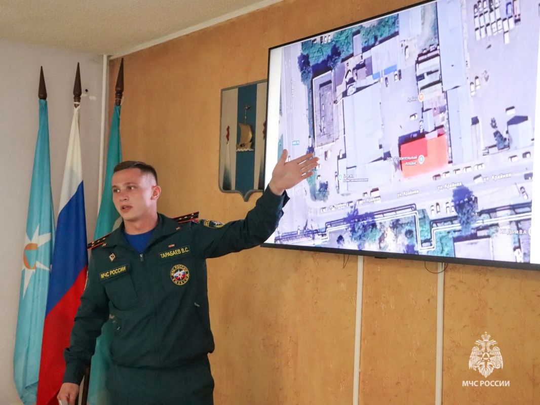 В МЧС Сахалина проведен разбор тушения крупного пожара В МЧС Сахалина проведен разбор тушения крупного пожара