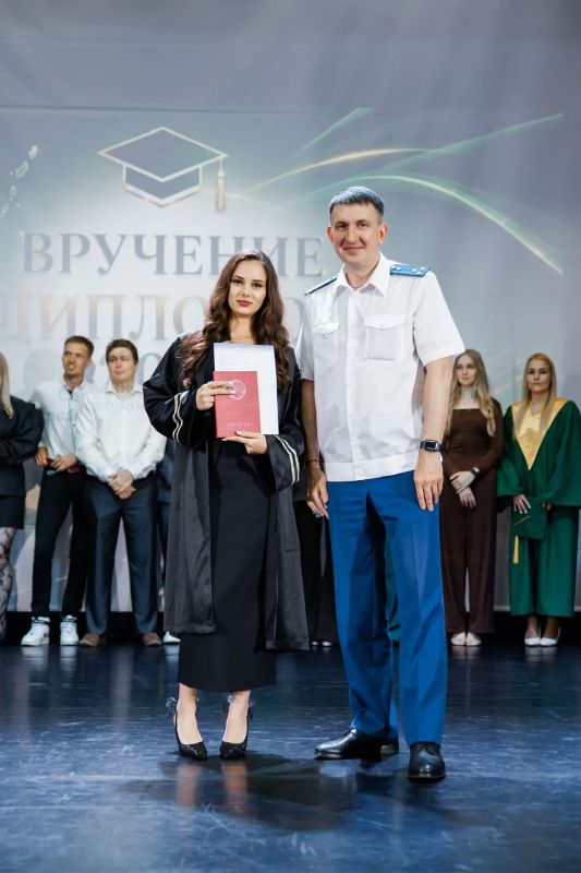 Сахалинский транспортный прокурор Александр Ионов принял участие в торжественной церемонии вручения дипломов выпускникам Дальневосточного государственного университета путей сообщения Сахалинский транспортный прокурор Александр Ионов принял участие в торжественной церемонии вручения дипломов выпускникам Дальневосточного государственного университета путей сообщения