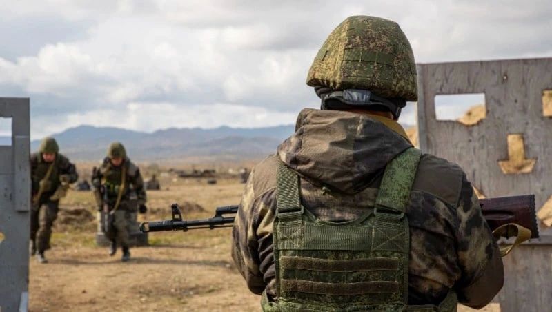Сбивал дроны из автомата и спас товарищей: сахалинца наградили сразу тремя медалями