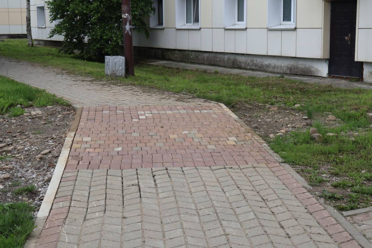 В Смирных восстановили тротуары В Смирных восстановили тротуары
