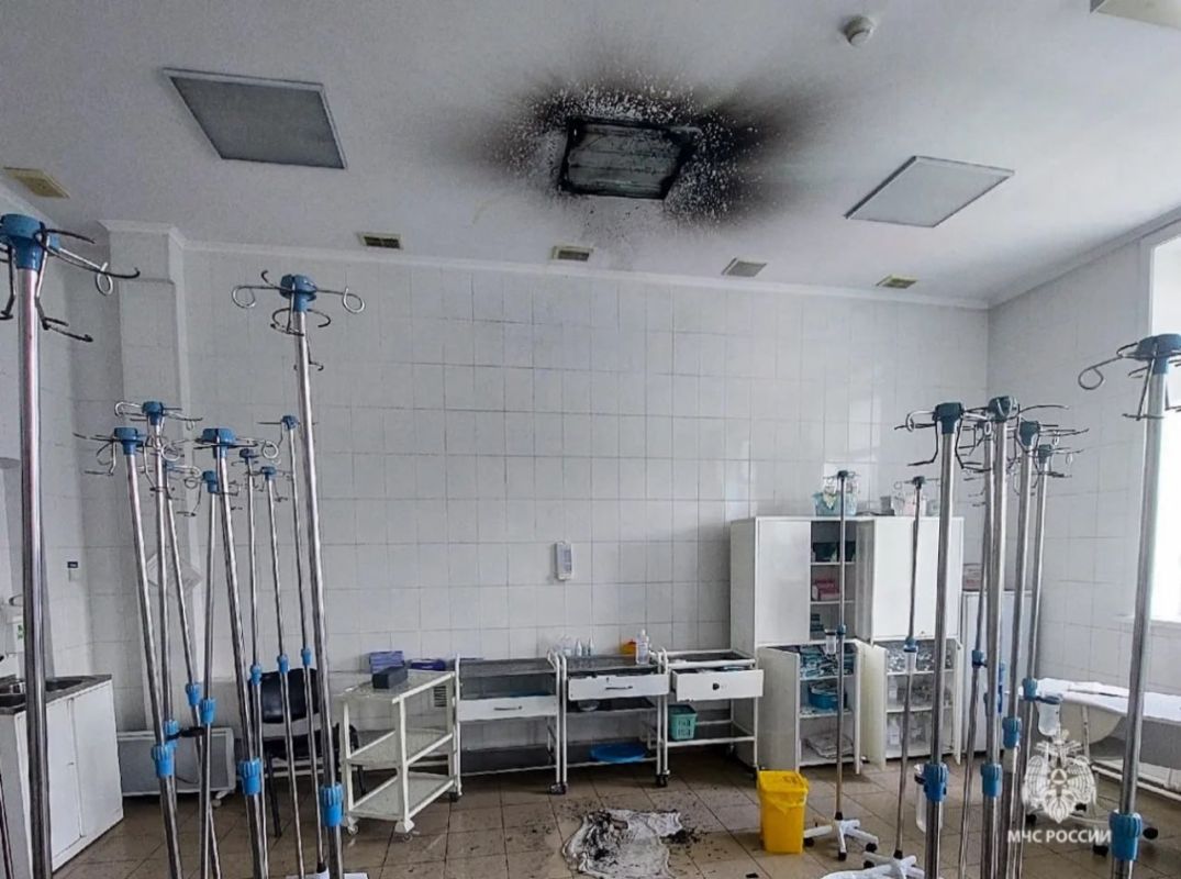 В областной больнице эвакуировали 49 человек из-за возгорания светильника