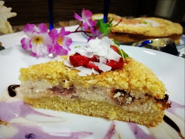 Вкусный пирог с клубникой: быстро и легко