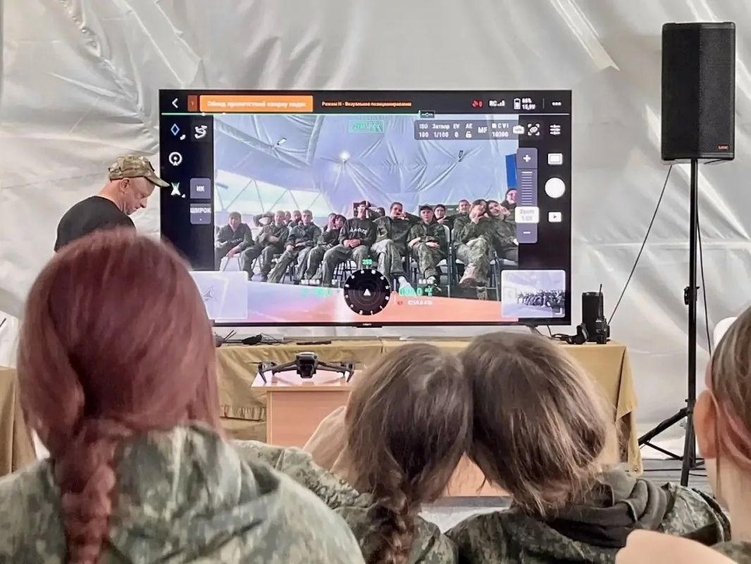 В учебно-методическом центре «Авангард» стартовала военно-патриотическая смена «Служу России» В учебно-методическом центре «Авангард» стартовала военно-патриотическая смена «Служу России»