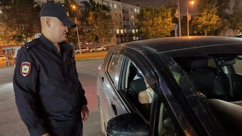 Ночных шумных автомобилистов на парковке ТЦ в Южно-Сахалинске предупредили о штрафах