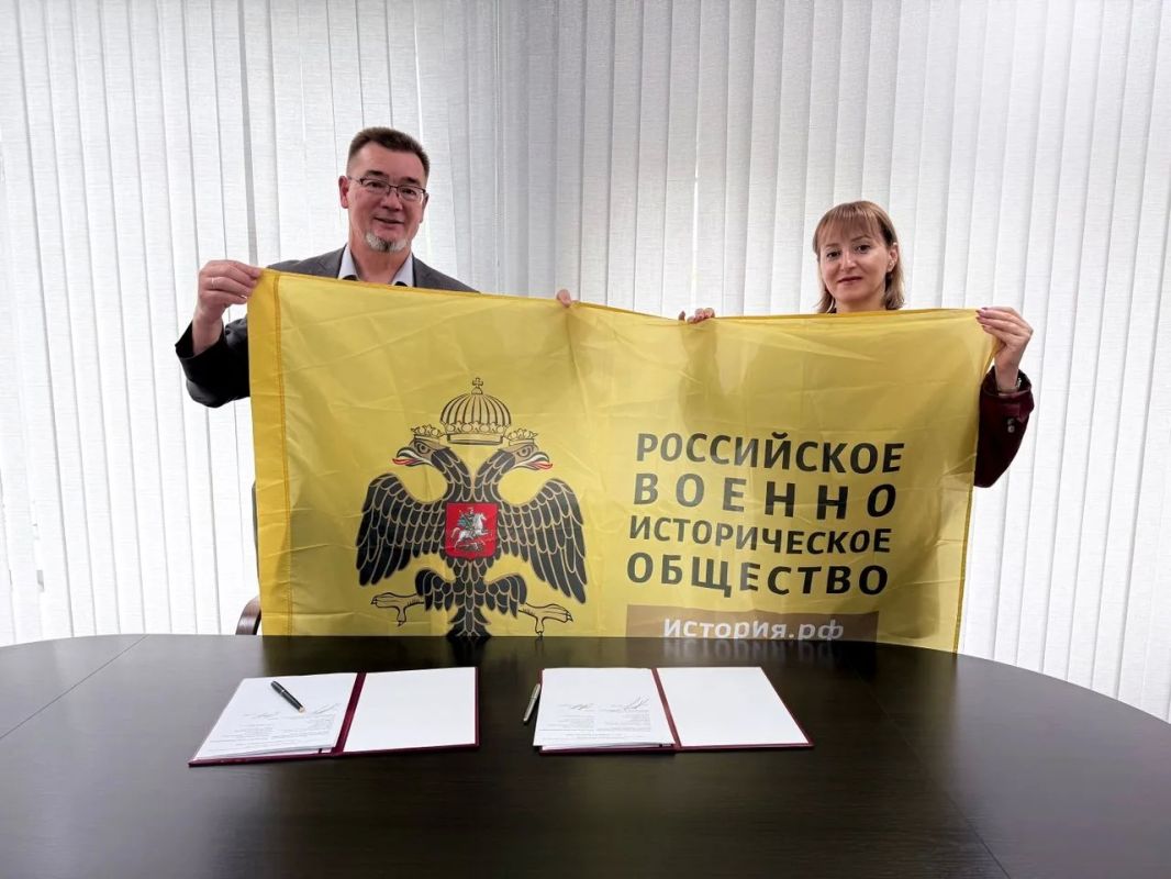 Подписали официальное соглашение о сотрудничестве с Юрием Филипенко председателем регионального отделения Российского военно-исторического общества, директором Музейно-мемориального комплекса «Победа» Подписали официальное соглашение о сотрудничестве с Юрием Филипенко председателем регионального отделения Российского военно-исторического общества, директором Музейно-мемориального комплекса «Победа»