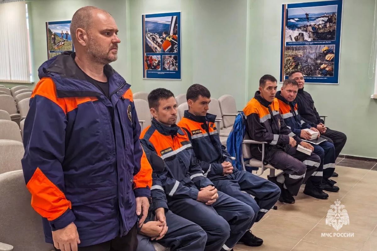 Спасатели-водолазы МЧС России подтвердили свою квалификацию Спасатели-водолазы МЧС России подтвердили свою квалификацию