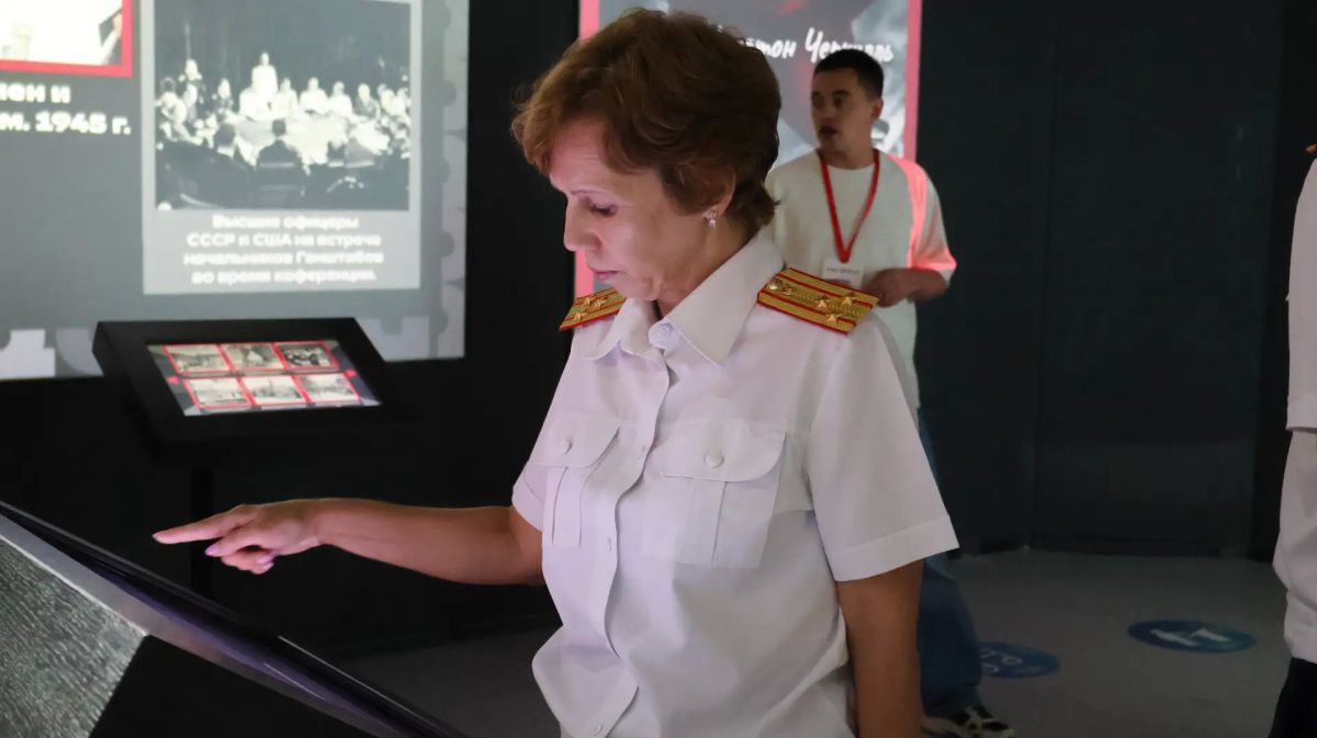 В преддверии профессионального праздника руководители территориальных следственных отделов совместно с сотрудниками следственного управления СК России по Сахалинской области посетили Исторический парк «Россия – моя история» В преддверии профессионального праздника руководители территориальных следственных отделов совместно с сотрудниками следственного управления СК России по Сахалинской области посетили Исторический парк «Россия – моя история»