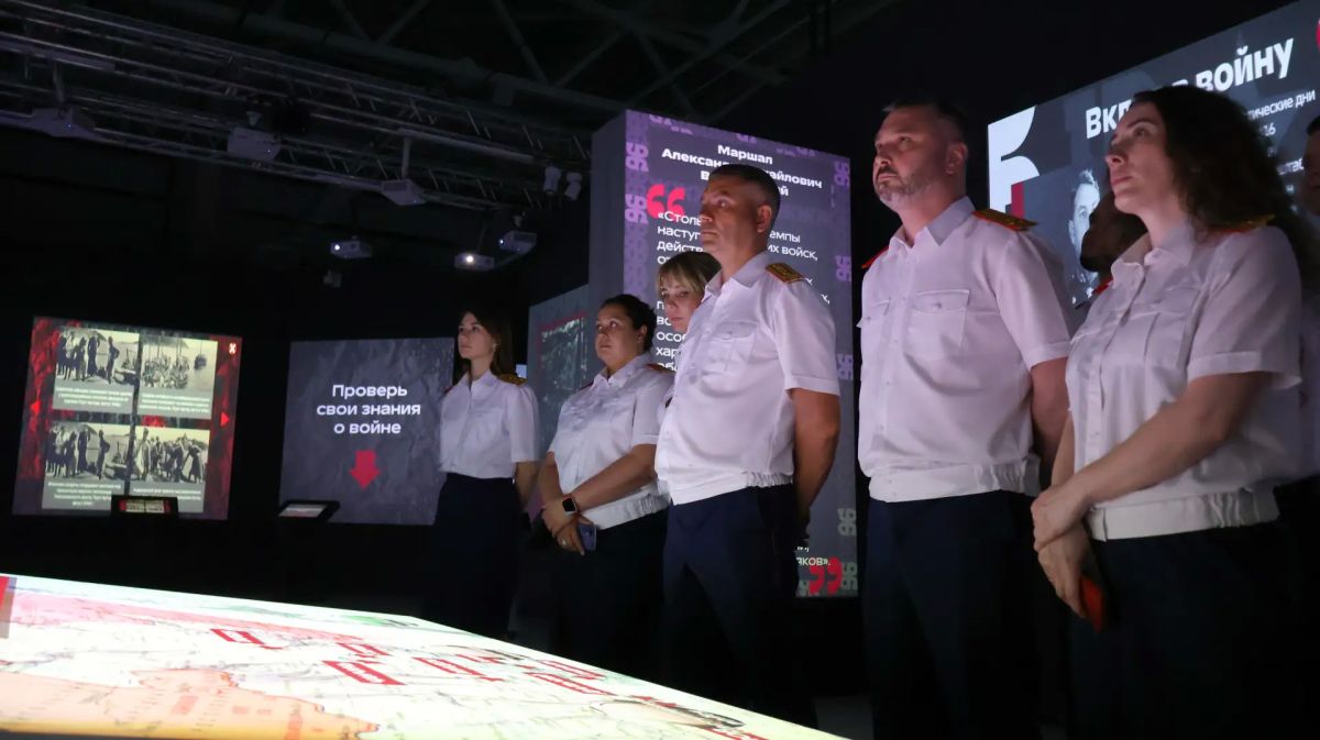 В преддверии профессионального праздника руководители территориальных следственных отделов совместно с сотрудниками следственного управления СК России по Сахалинской области посетили Исторический парк «Россия – моя история» В преддверии профессионального праздника руководители территориальных следственных отделов совместно с сотрудниками следственного управления СК России по Сахалинской области посетили Исторический парк «Россия – моя история»