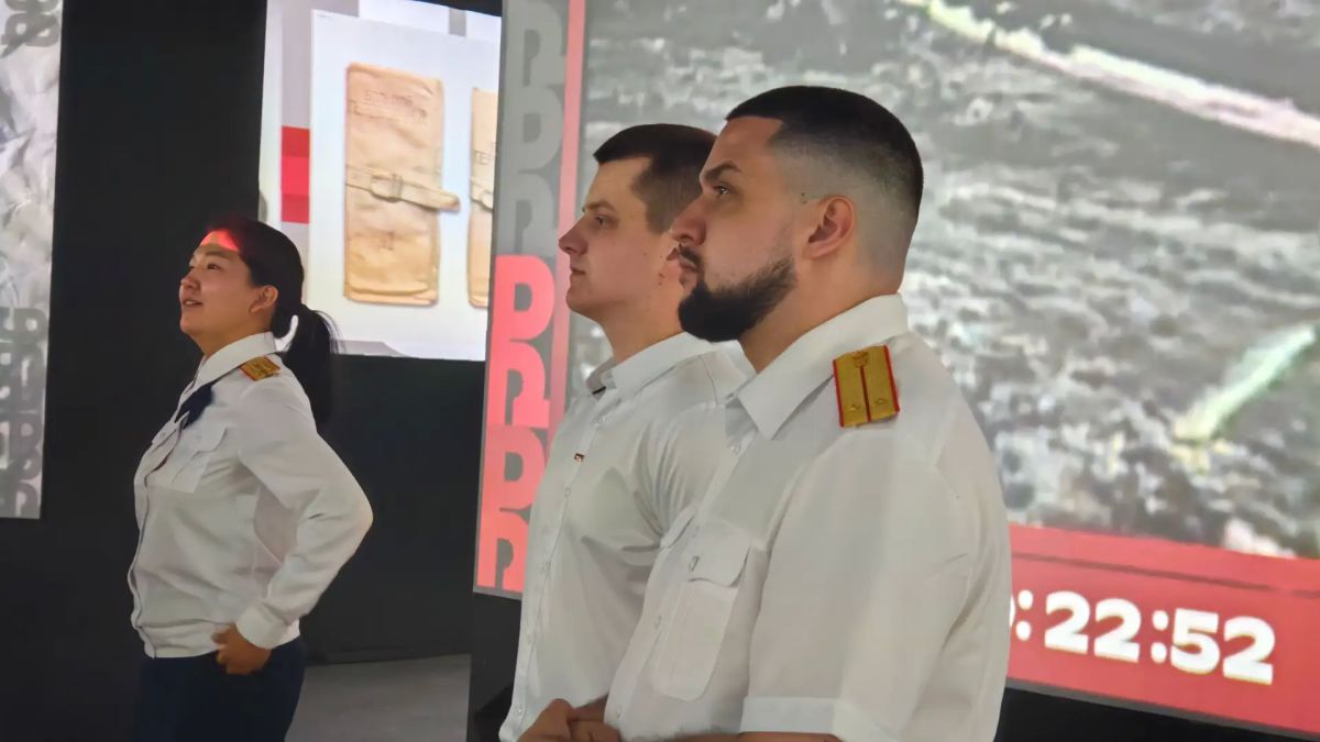 В преддверии профессионального праздника руководители территориальных следственных отделов совместно с сотрудниками следственного управления СК России по Сахалинской области посетили Исторический парк «Россия – моя история» В преддверии профессионального праздника руководители территориальных следственных отделов совместно с сотрудниками следственного управления СК России по Сахалинской области посетили Исторический парк «Россия – моя история»