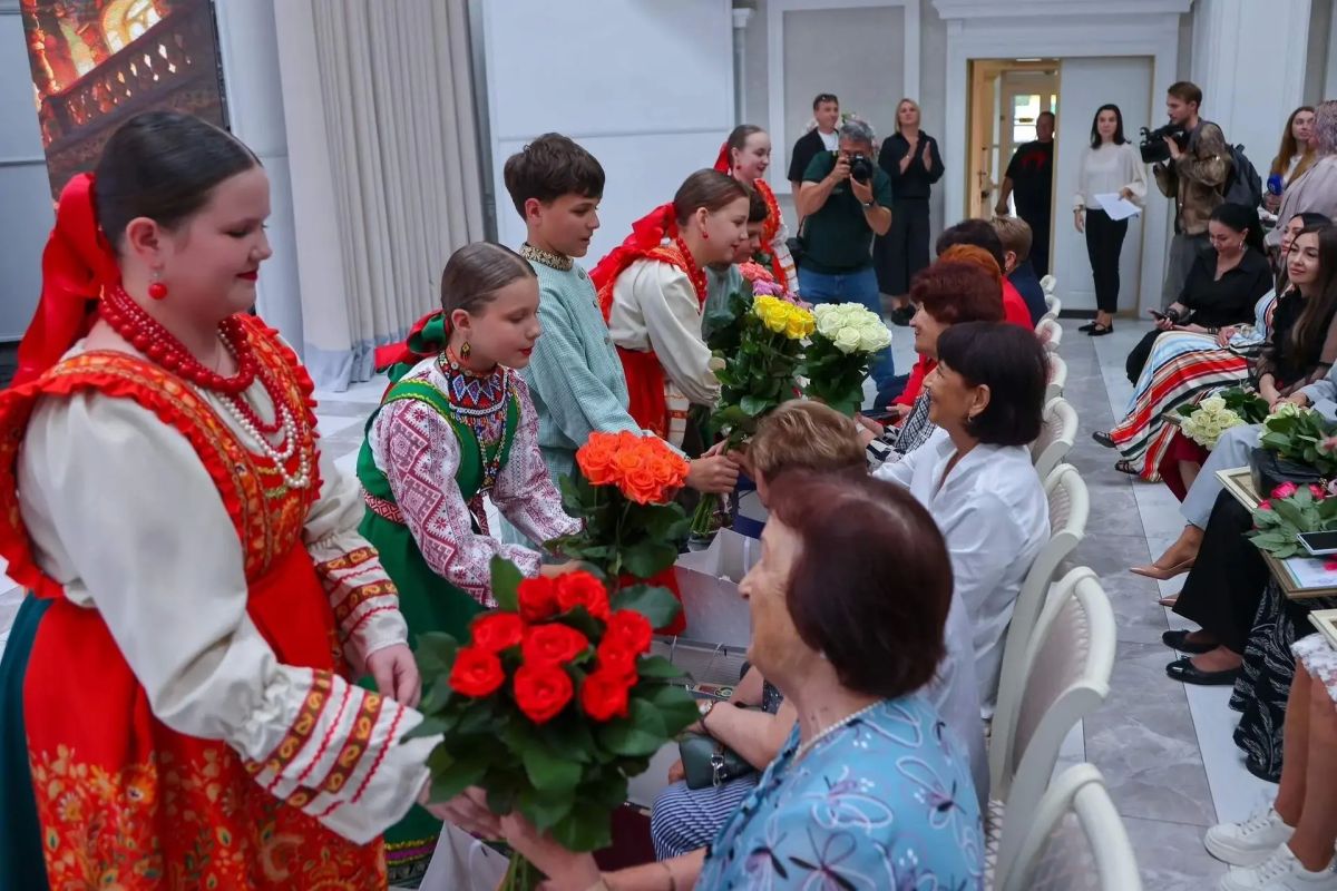 В преддверии профессионального праздника в тёплой и душевной атмосфере поздравили наших заслуженных работников отрасли с Днём работника торговли! В преддверии профессионального праздника в тёплой и душевной атмосфере поздравили наших заслуженных работников отрасли с Днём работника торговли!