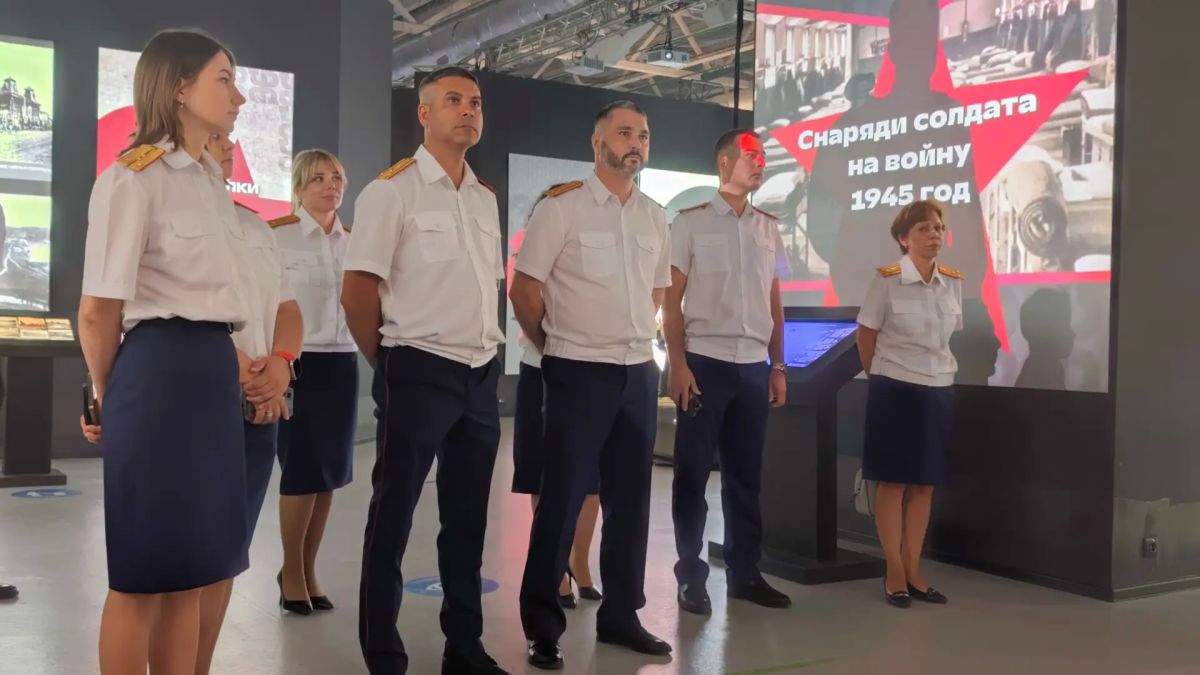 В преддверии профессионального праздника руководители территориальных следственных отделов совместно с сотрудниками следственного управления СК России по Сахалинской области посетили Исторический парк «Россия – моя история» В преддверии профессионального праздника руководители территориальных следственных отделов совместно с сотрудниками следственного управления СК России по Сахалинской области посетили Исторический парк «Россия – моя история»