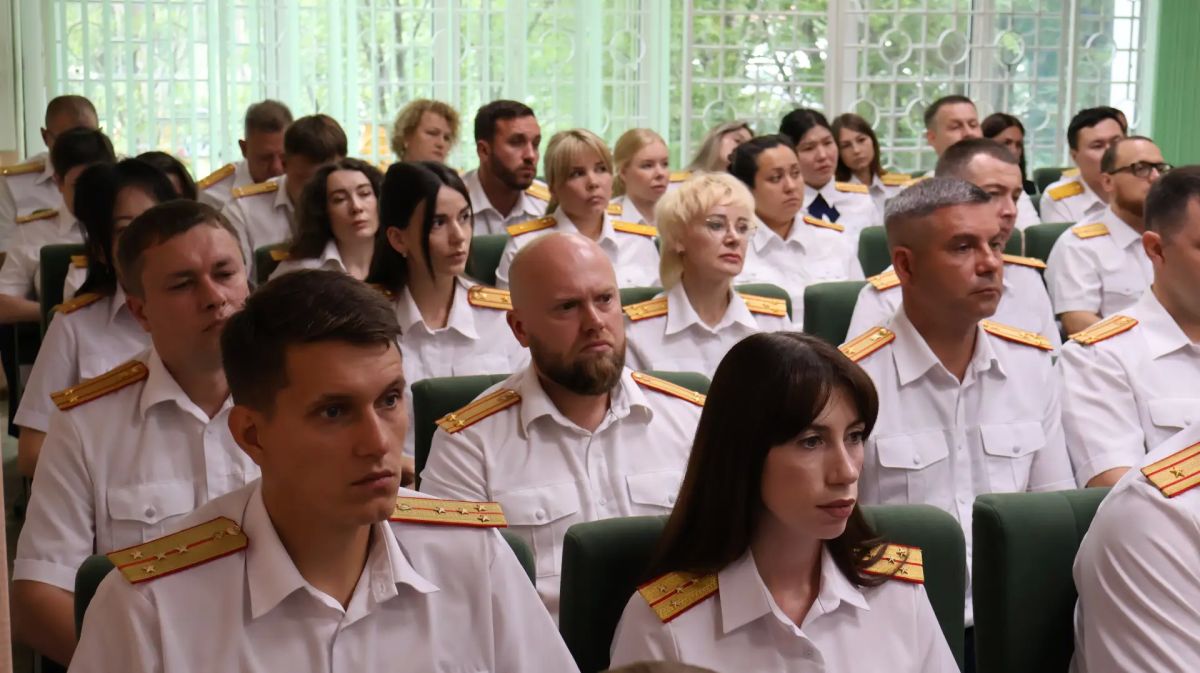 В следственном управлении СК России по Сахалинской области состоялось оперативное совещание, приуроченное ко Дню сотрудника органов следствия, на котором подведены итоги работы за I полугодие 2026 года В следственном управлении СК России по Сахалинской области состоялось оперативное совещание, приуроченное ко Дню сотрудника органов следствия, на котором подведены итоги работы за I полугодие 2026 года