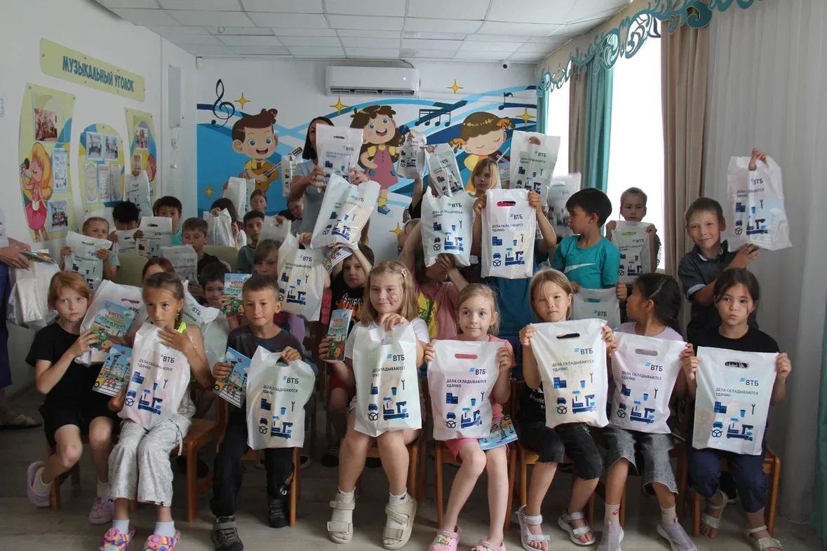 В «Маячке» зажгли огни добра: полиция, следователи и ВТБ устроили праздник для детей В «Маячке» зажгли огни добра: полиция, следователи и ВТБ устроили праздник для детей