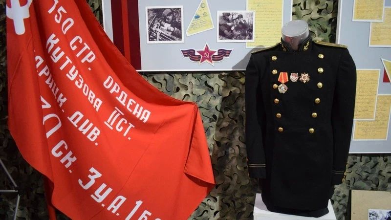 Сегодня военные моряки и, все, кто обеспечивает боеготовность флота, охрану морских границ и безопасность нашего государства, отмечают профессиональный праздник – День ВМФ Сегодня военные моряки и, все, кто обеспечивает боеготовность флота, охрану морских границ и безопасность нашего государства, отмечают профессиональный праздник – День ВМФ