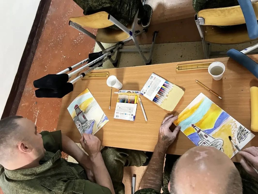 Музей книги А. П. Чехова «Остров Сахалин» провёл арт-терапевтическое занятие для бойцов 68-го армейского корпуса, проходящих реабилитацию Музей книги А. П. Чехова «Остров Сахалин» провёл арт-терапевтическое занятие для бойцов 68-го армейского корпуса, проходящих реабилитацию
