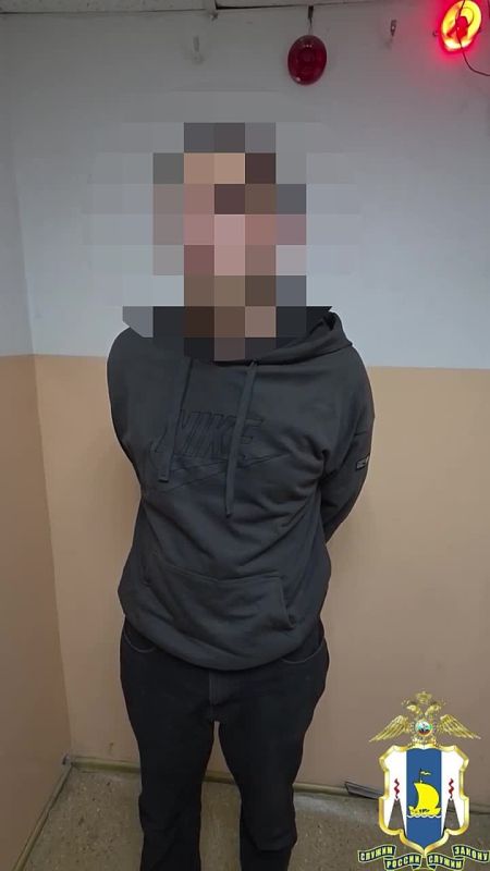На Сахалине задержали курьера телефонных мошенников