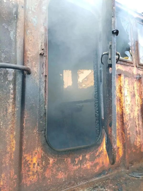Пожар на заброшенном судне в Курильске ликвидирован Пожар на заброшенном судне в Курильске ликвидирован