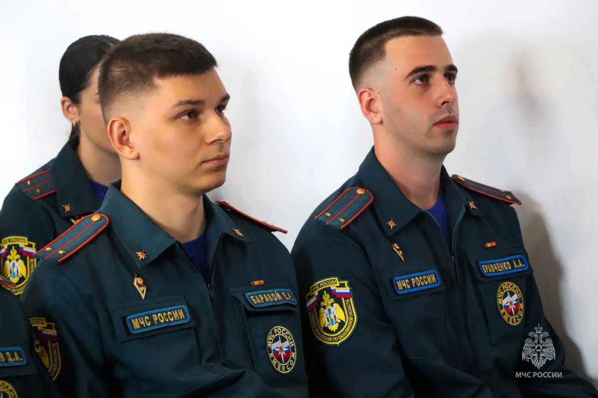 МЧС Сахалина пополнилось молодыми лейтенантами МЧС Сахалина пополнилось молодыми лейтенантами