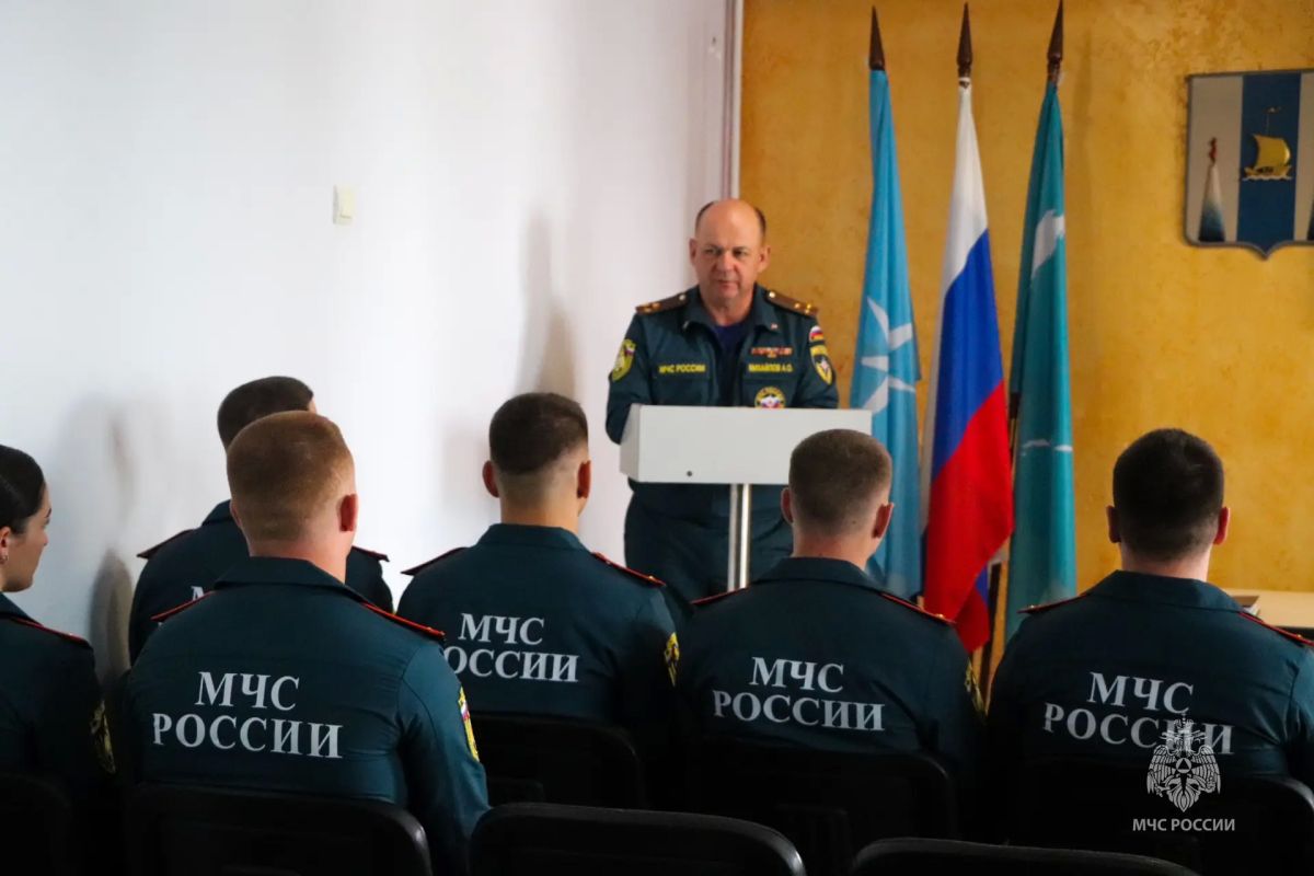 МЧС Сахалина пополнилось молодыми лейтенантами МЧС Сахалина пополнилось молодыми лейтенантами