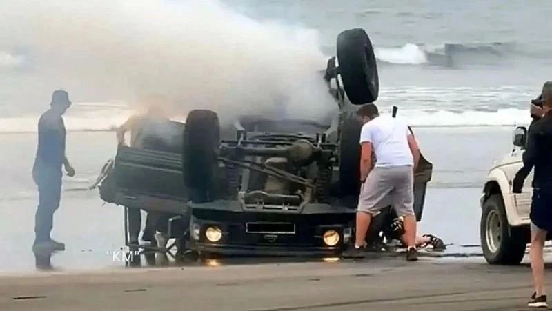 Дрифтер перевернул внедорожник с туристами в бухте Касатка на Итурупе