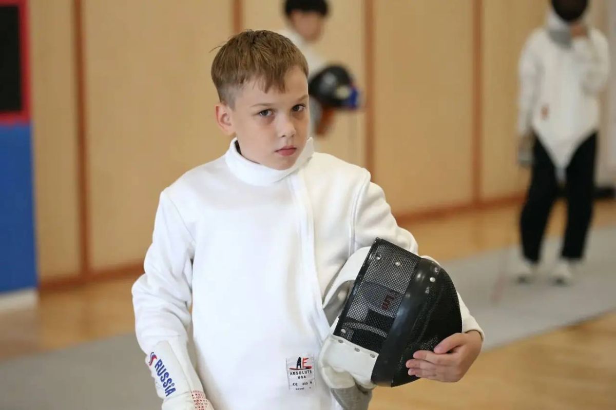 Чемпион России Аскар Хамзин провел серию мастер-классов для сахалинских фехтовальщиков Чемпион России Аскар Хамзин провел серию мастер-классов для сахалинских фехтовальщиков