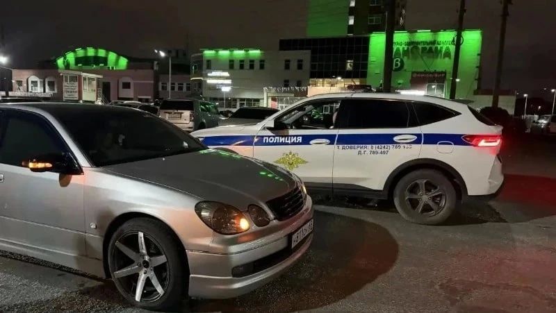 Полицейские несколько дней проверяли рейсеров у ТЦ «Панорама» в Южно-Сахалинске