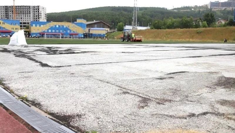 В Южно-Сахалинске заменят покрытие футбольного поля на стадионе «Спартак» В Южно-Сахалинске заменят покрытие футбольного поля на стадионе «Спартак»