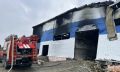 В селе Новотроицкое на Сахалине полыхает большой ангар
