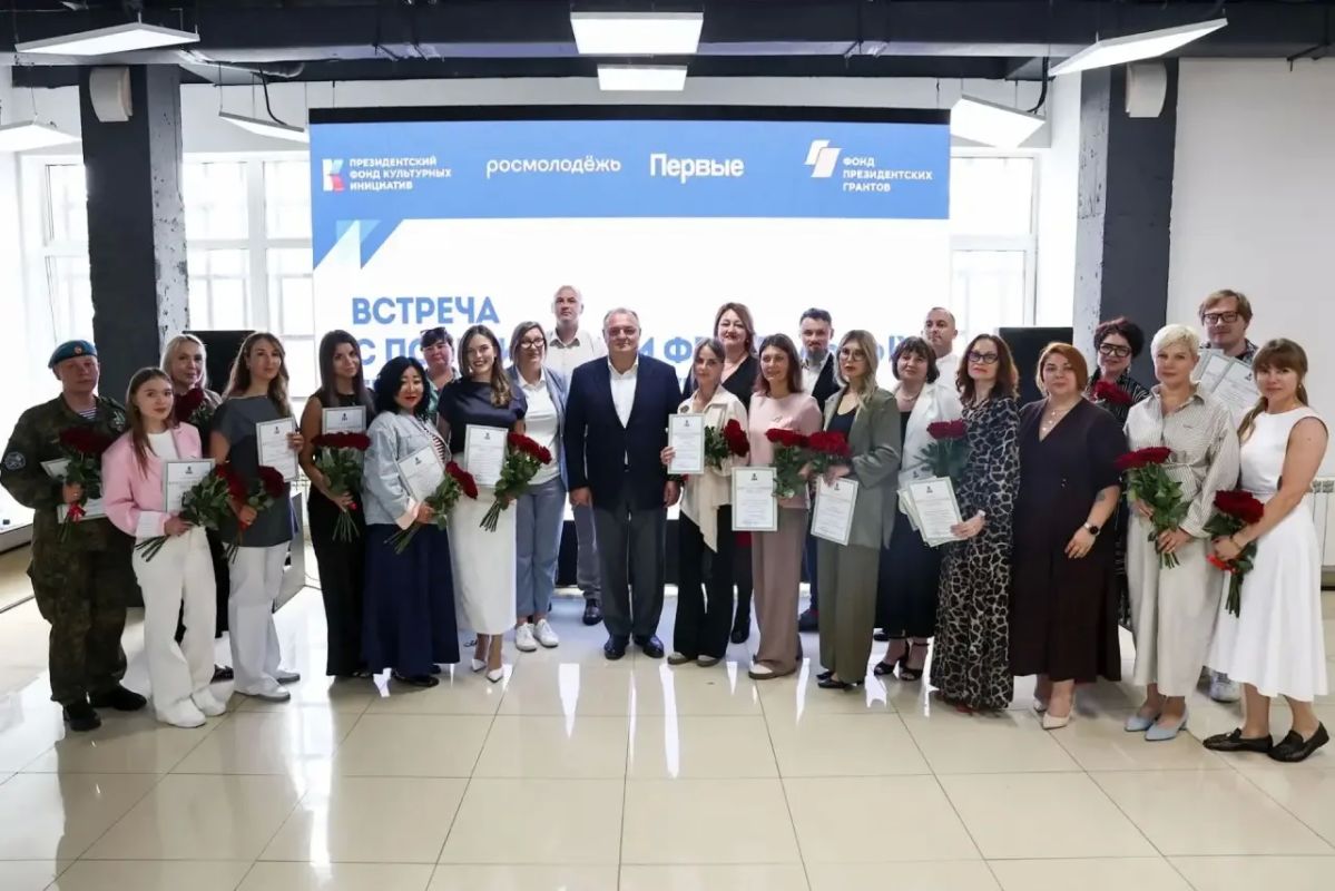 Победителей грантового конкурса Росмолодёжи наградили в Южно-Сахалинске