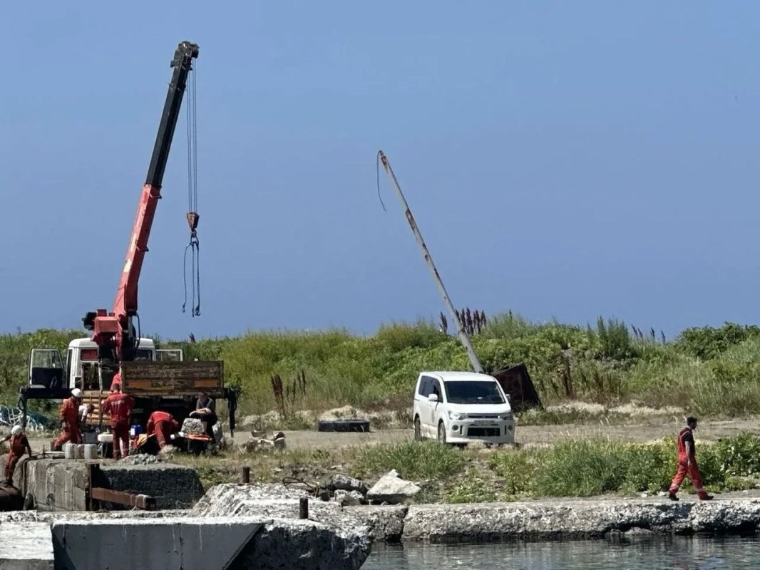 В селе Правда завершили очистку морской поверхности от нефтепродуктов